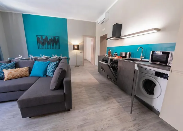 The Rent - Close To Termini Station Рим