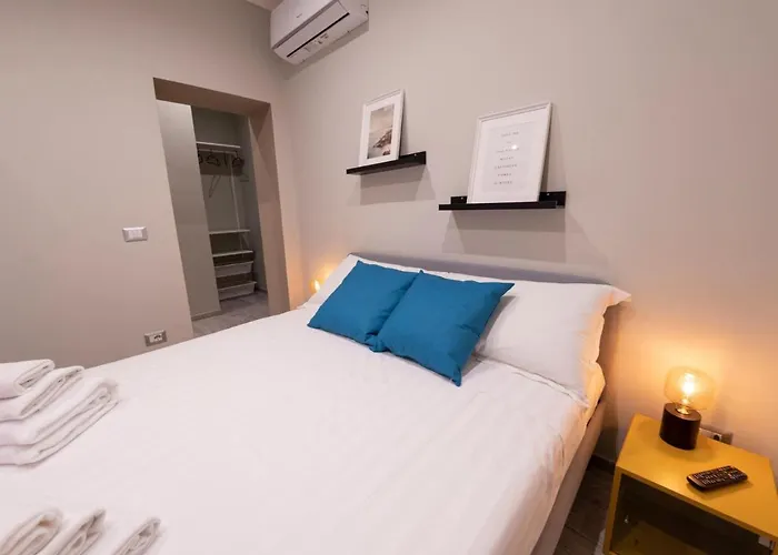 The Rent - Close To Termini Station Рим