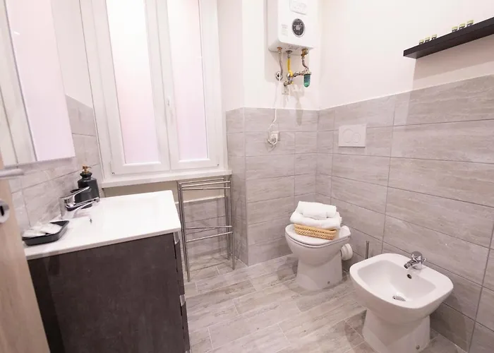 The Rent - Close To Termini Station Рим